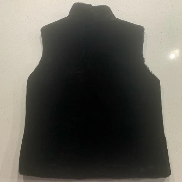 Black furry vest Size Small - Picture 3 of 7